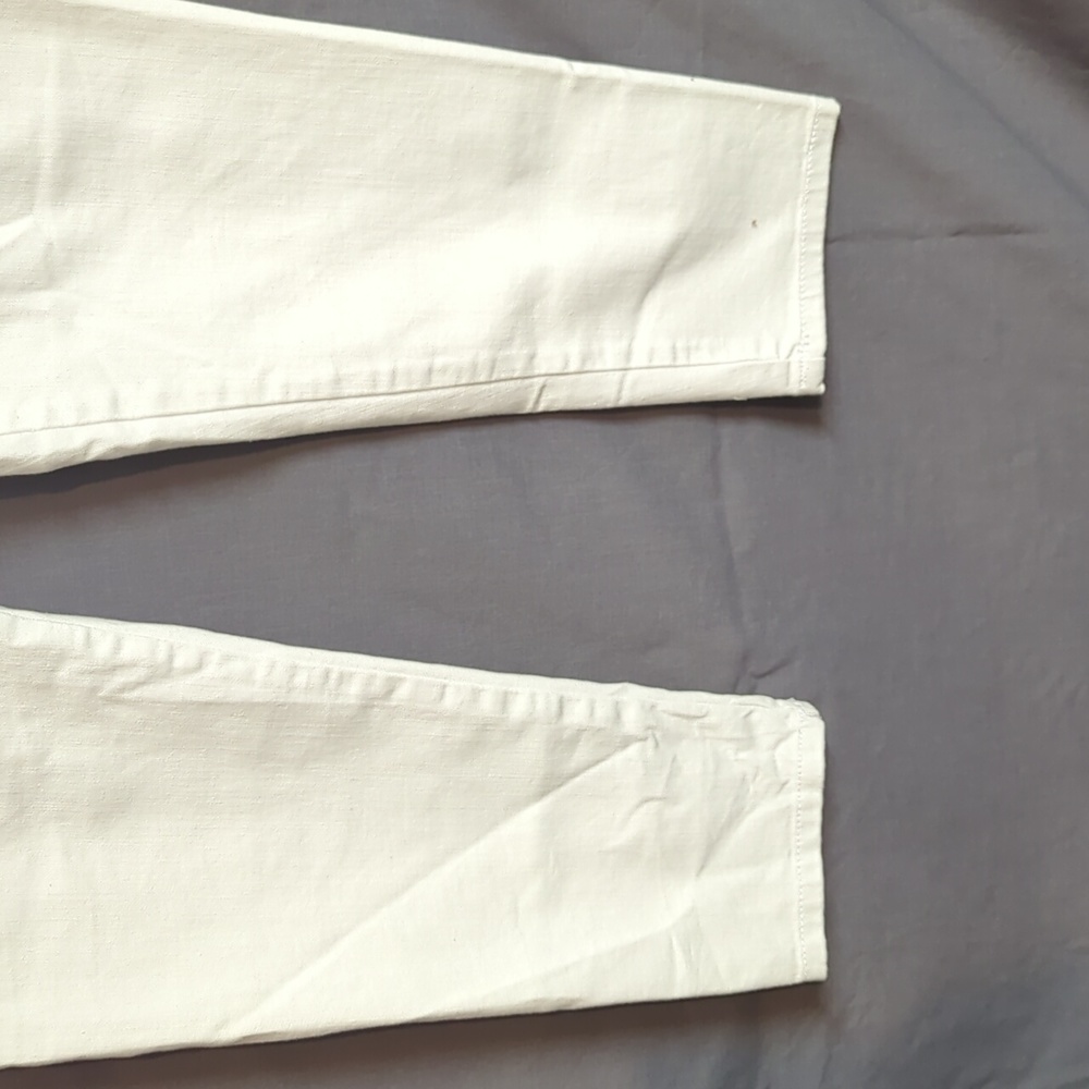 Juicy Couture Junior/Women's Petite Straight Leg Jeans - Picture 3 of 8